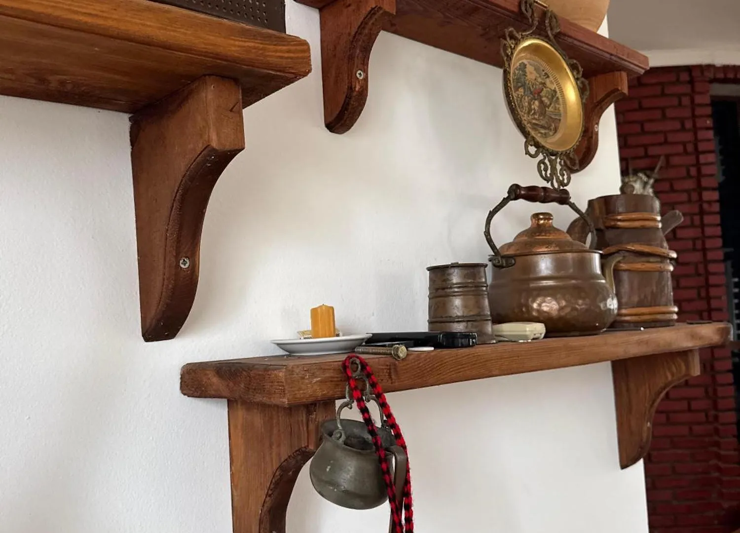 Tale Hotel Vila E Kuqe